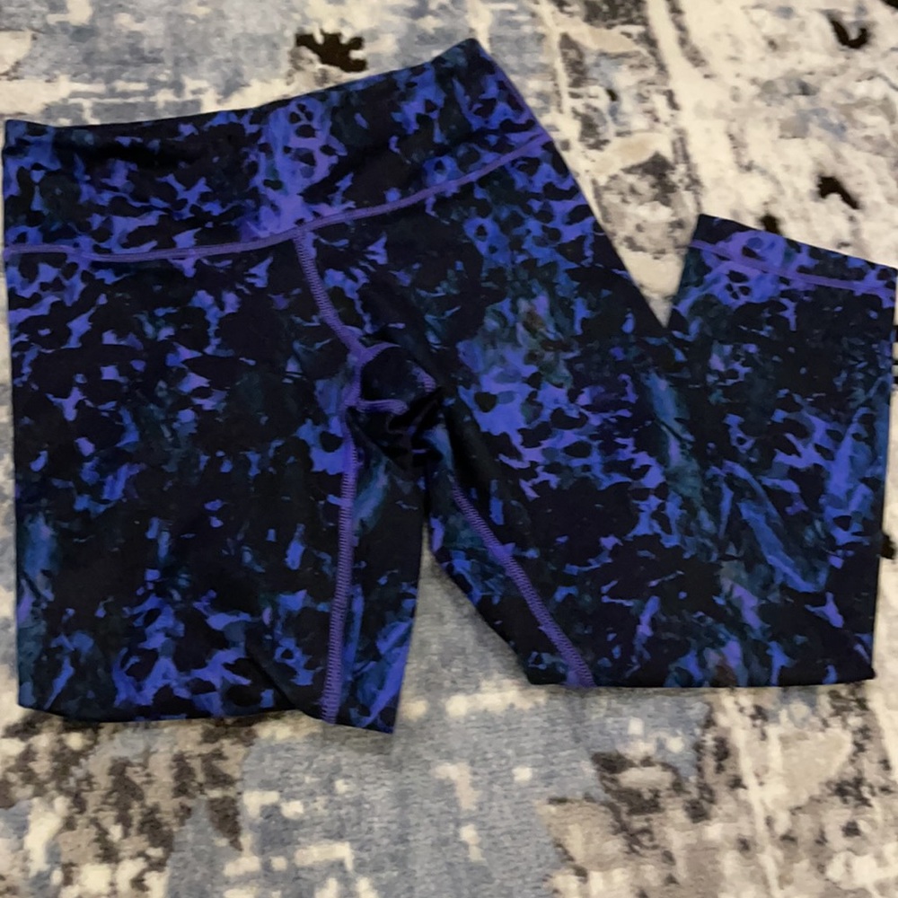 COPY - Lululemon Wunder Under Crops Size 4